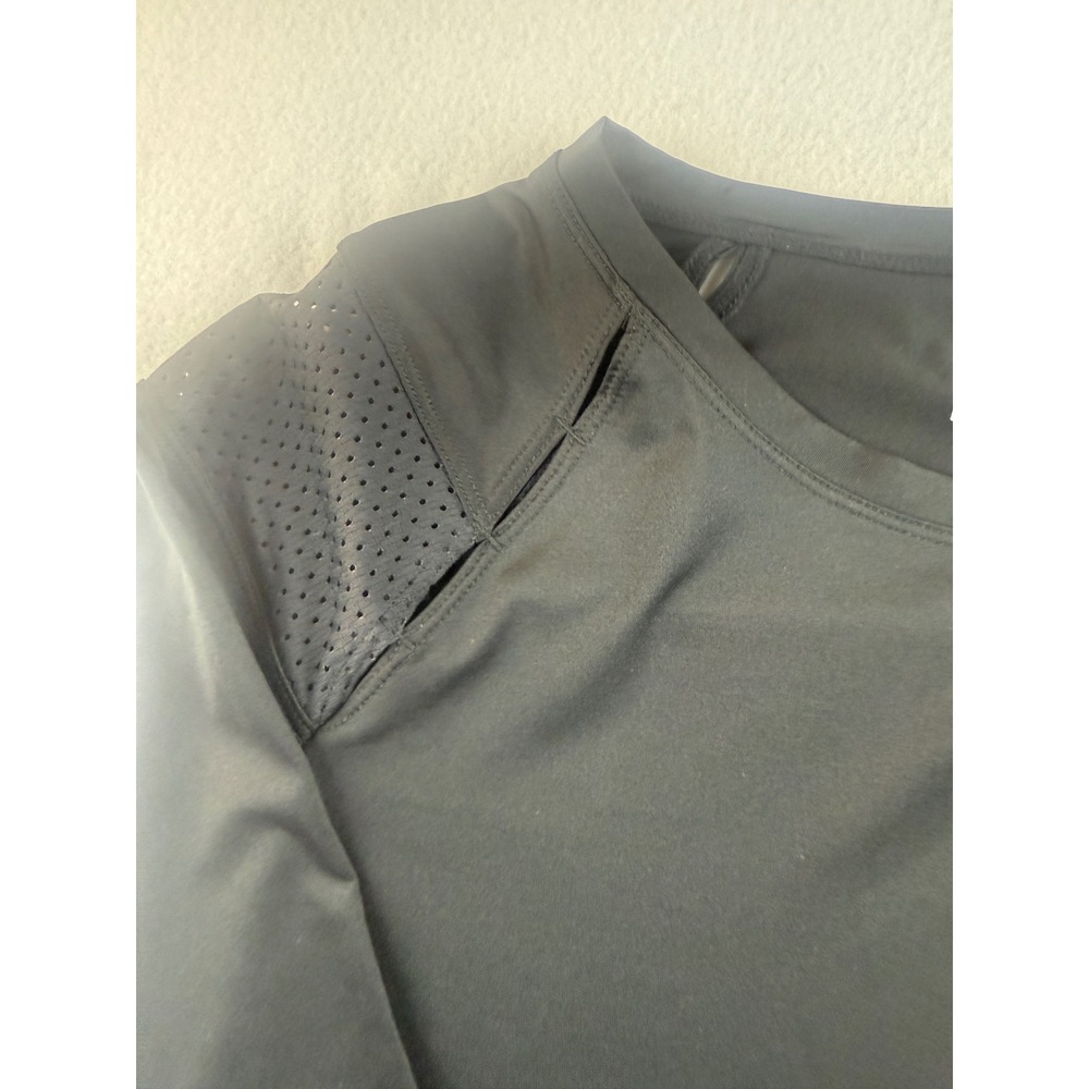 TAIL Activewear Women Black Long Sleeve Perforated Shoulder Athletic‎ Top - Picture 5 of 9